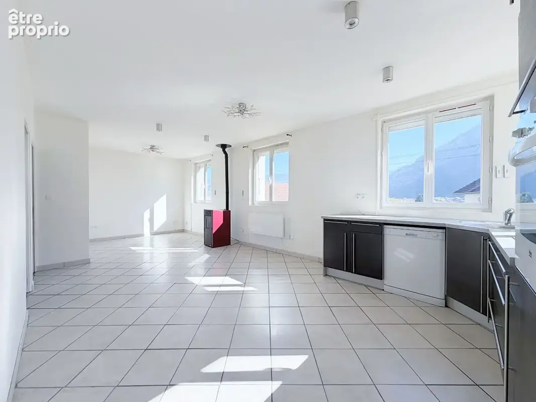 A vendre, appartement t4 avec potentiel, jardinet et parking privé, scionzier - photo 5