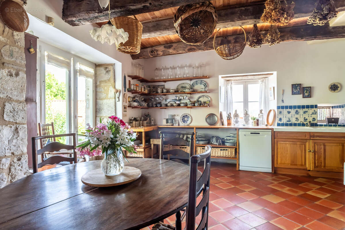 Maison de campagne avec annexes, piscine, grange et vue - photo 17