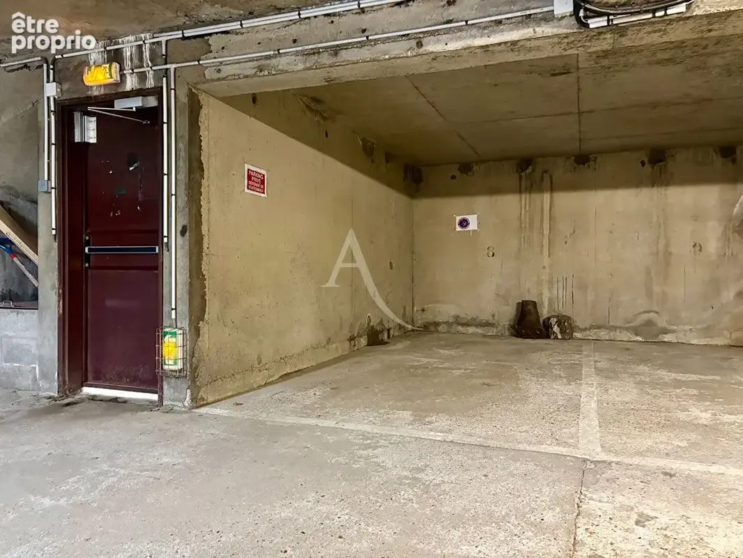 Parking à GIF-SUR-YVETTE