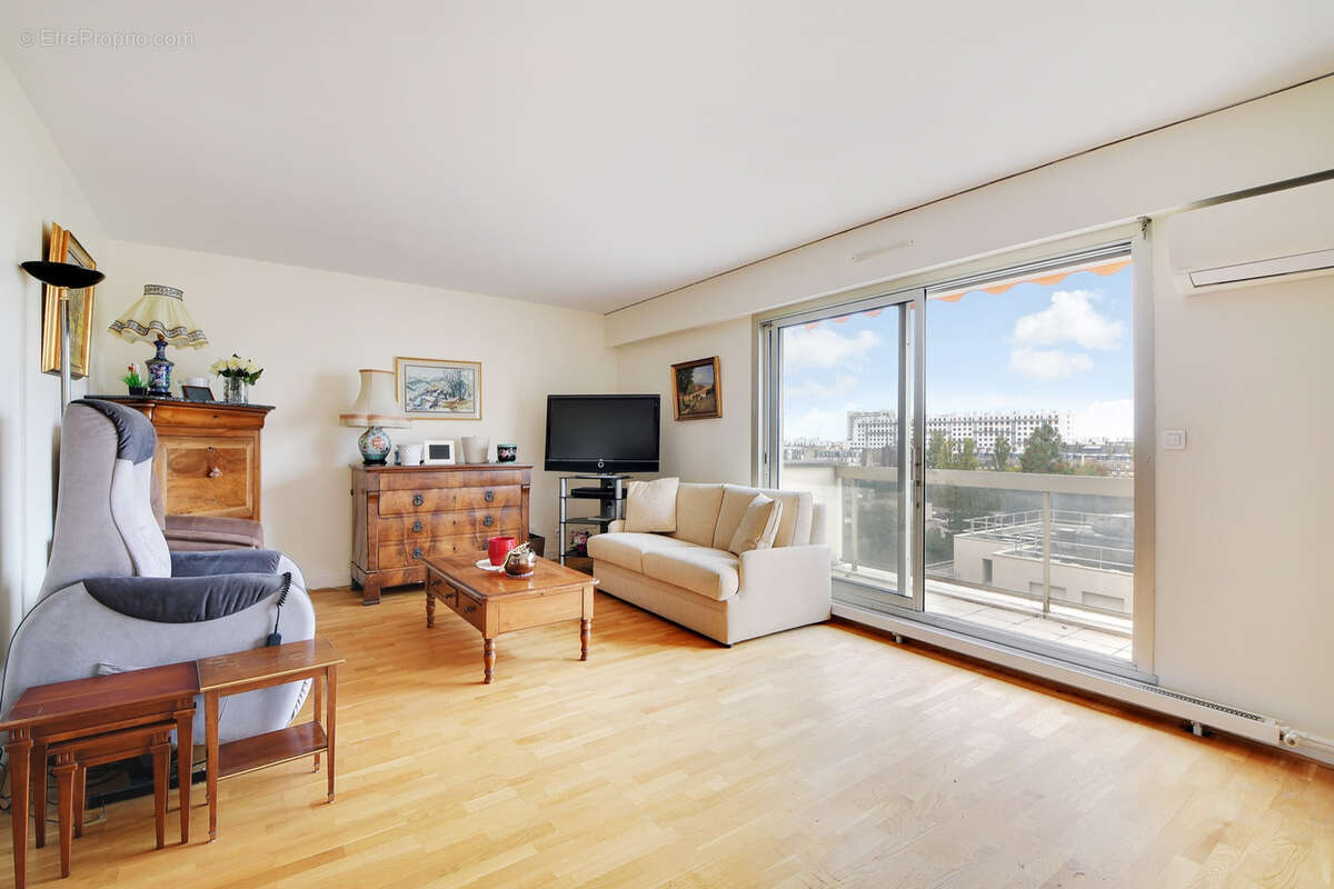 Appartement à PARIS-16E