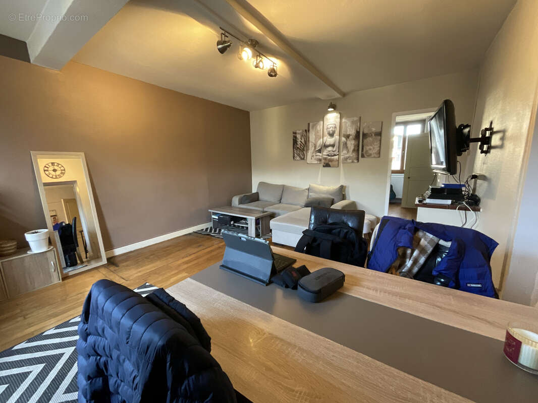 Appartement à NIVOLAS-VERMELLE