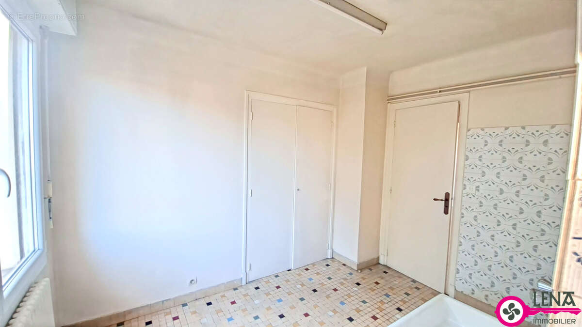Grand T3 traversant avec balcon filant, garage et vue montagnes - photo 7