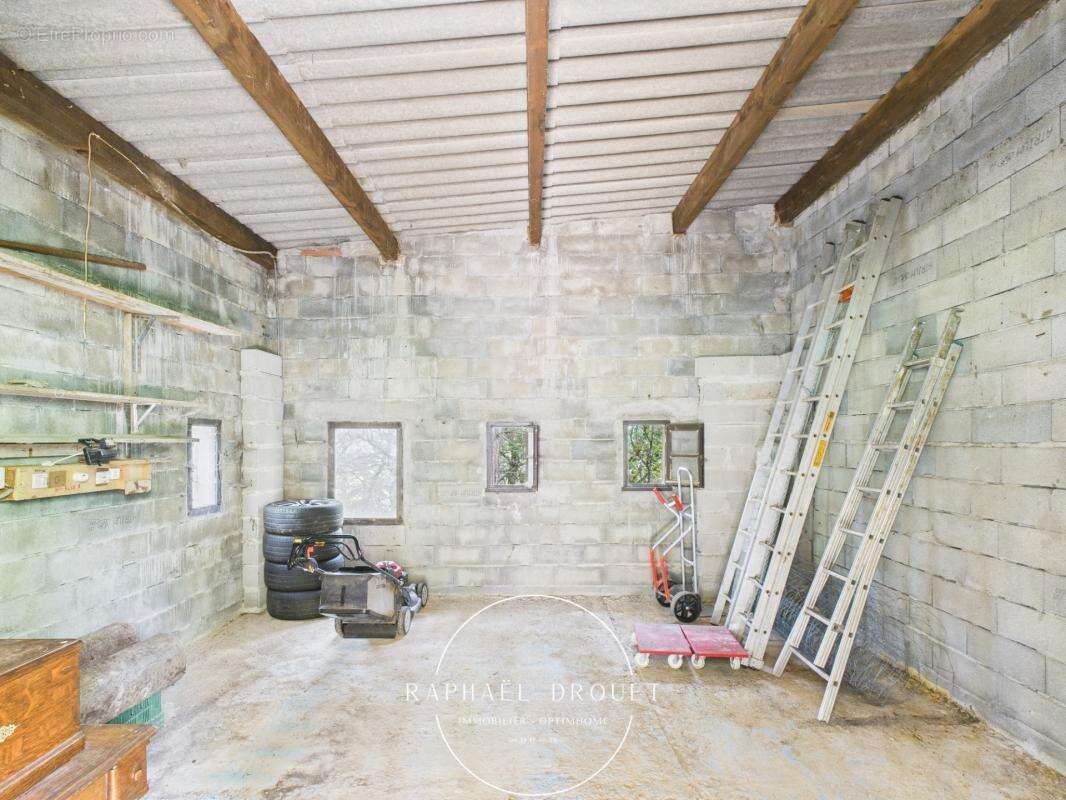 Au cœur de la campagne du luberon – propriete de 208 m2 avec piscine sur 5600 m2 de terrain - photo 35