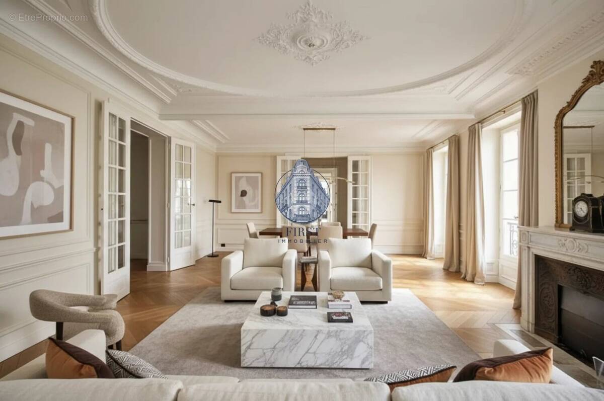 Appartement à PARIS-16E