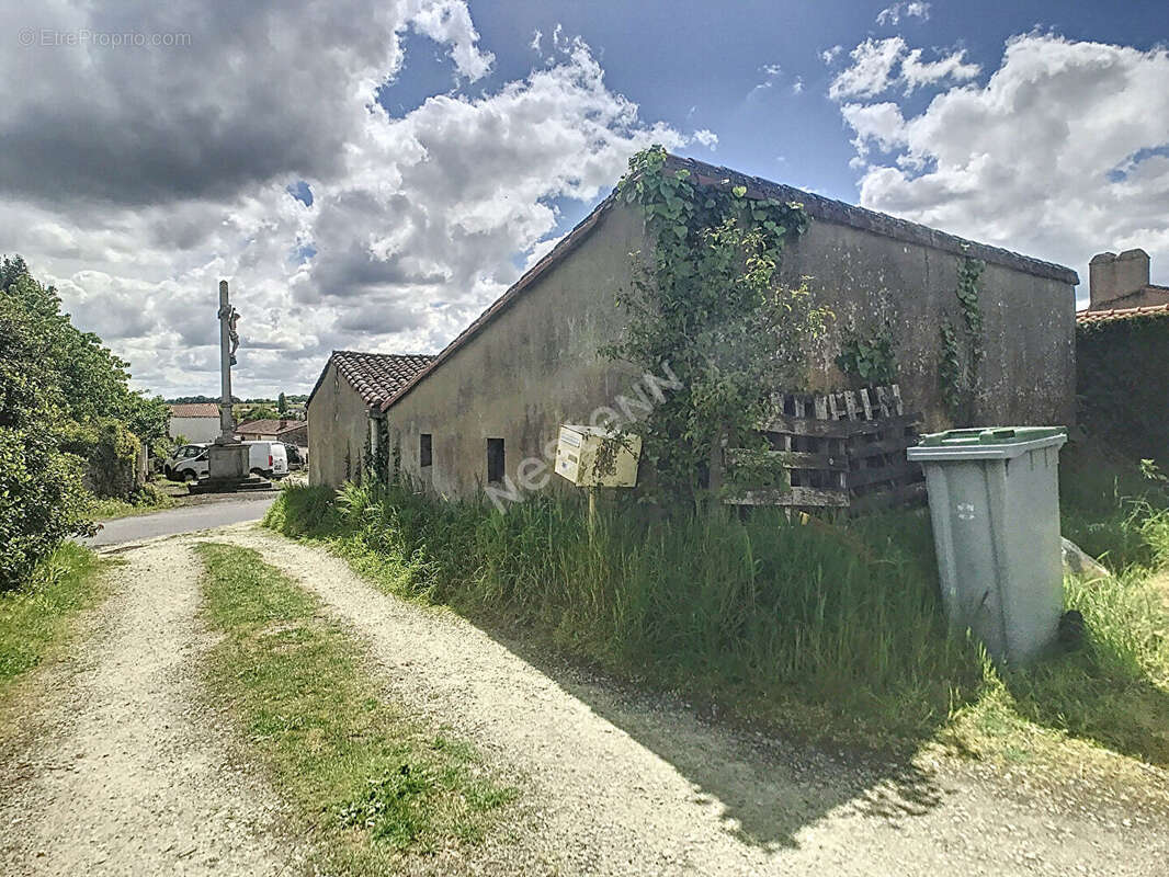 Maison à MOUZILLON
