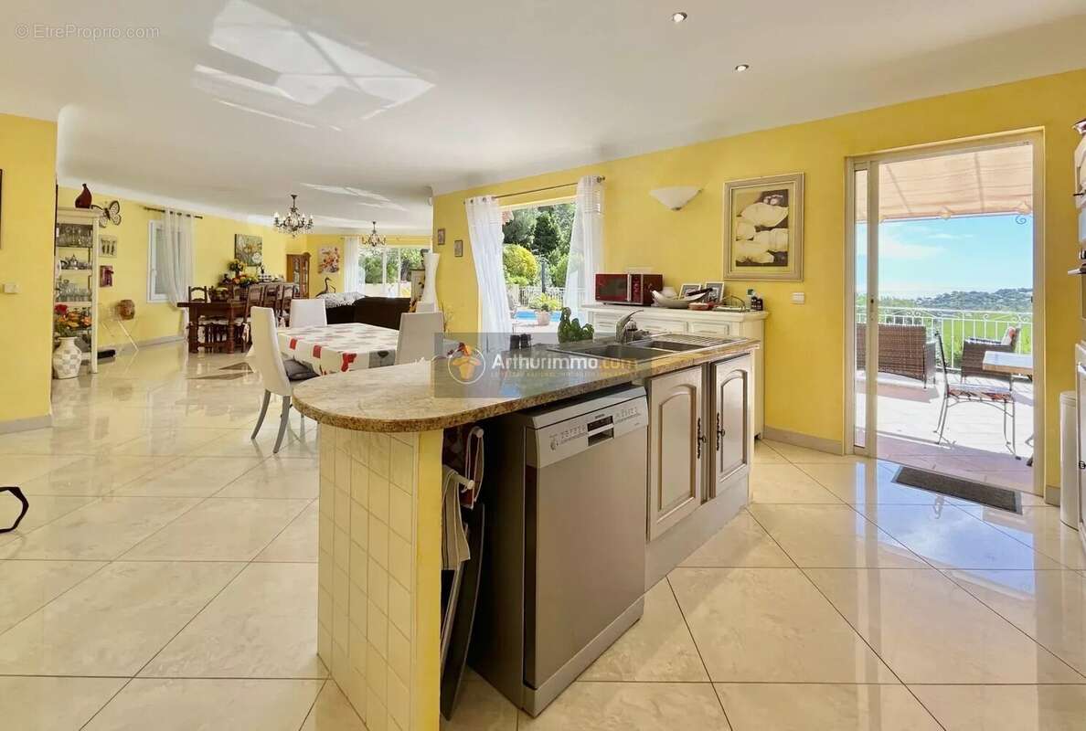 Maison à LES ISSAMBRES