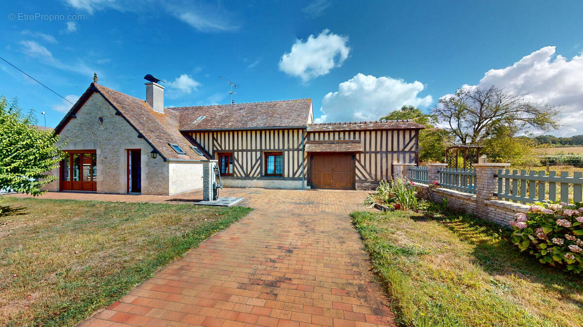 Maison à MEZIDON-CANON