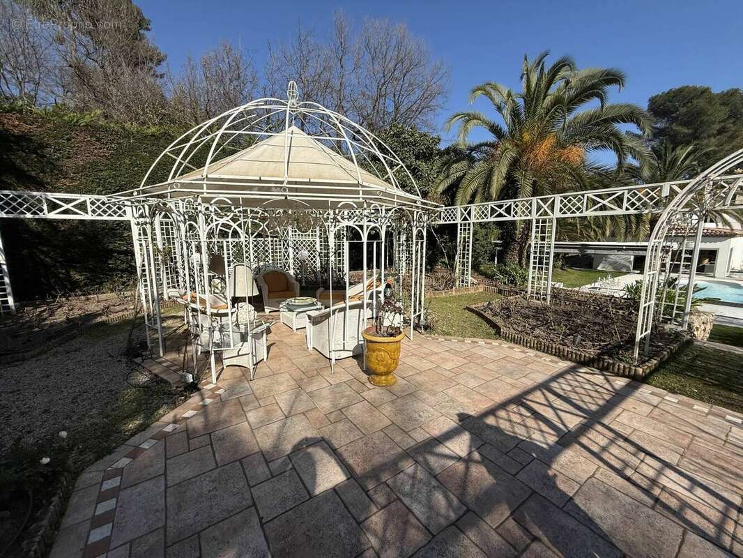 Maison à ROQUEFORT-LES-PINS