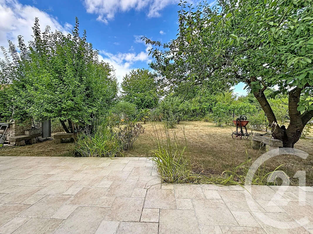Maison 300 m² à Combs-La-Ville  - photo 20