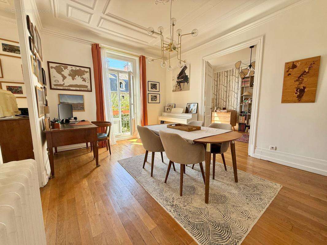 Appartement ancien T 4 - 89 m²- centre-ville - 2 chambres- Balcons, Cave - photo 2