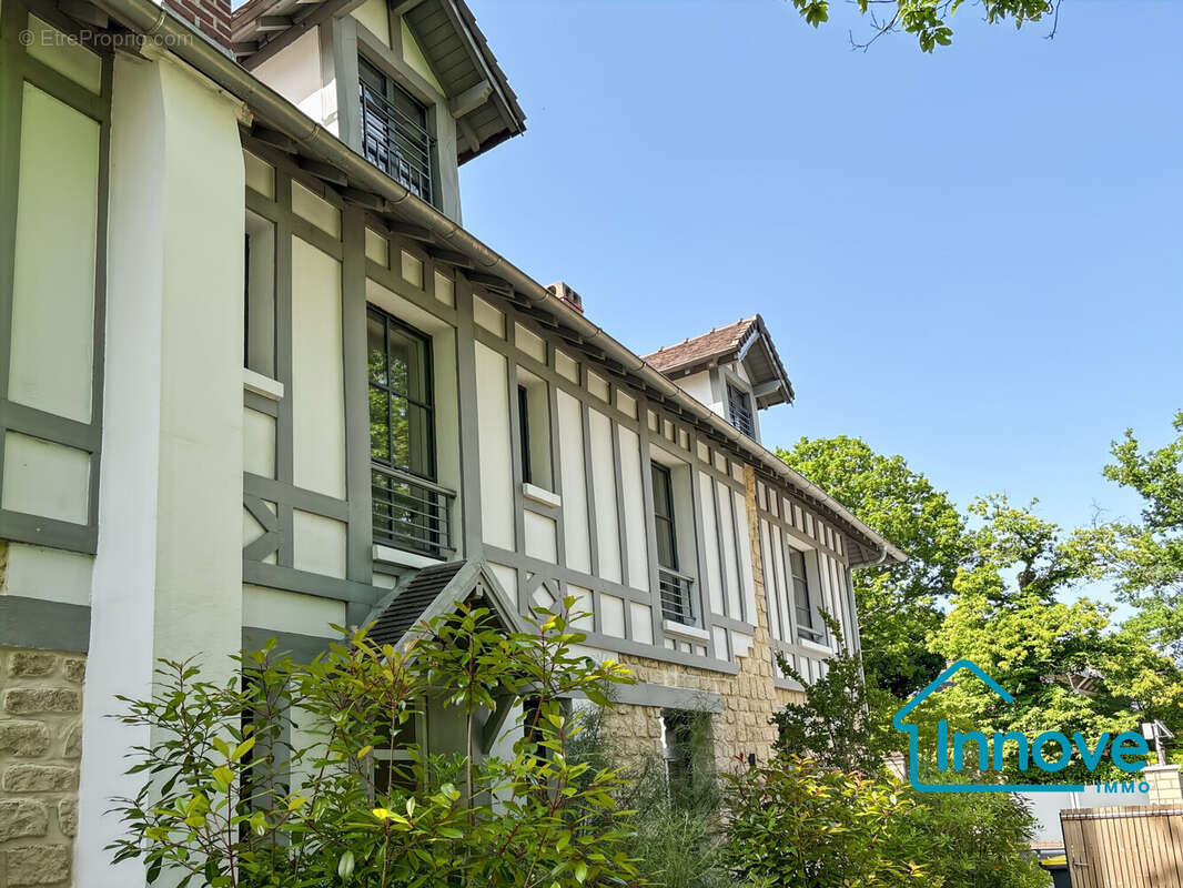 Maison à VAUCRESSON
