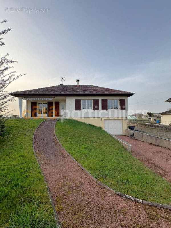 Maison à ABERGEMENT-LA-RONCE