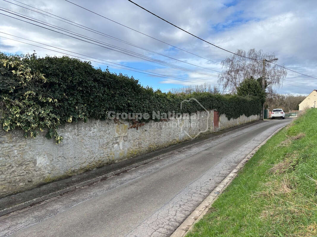 Terrain à FRESNOY-LA-RIVIERE