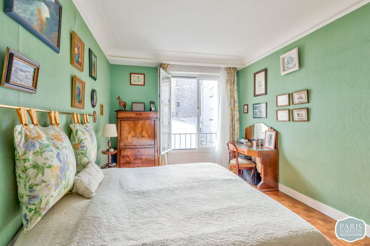 Appartement à PARIS-8E