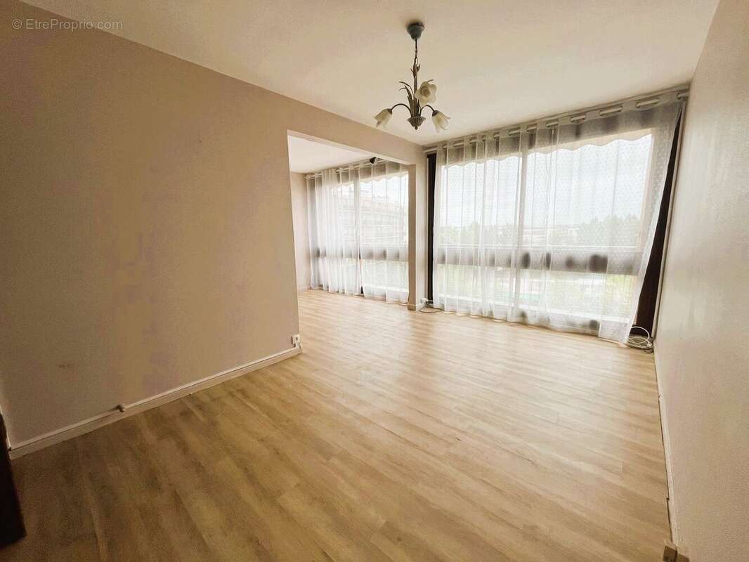 Appartement à FONTENAY-LE-FLEURY