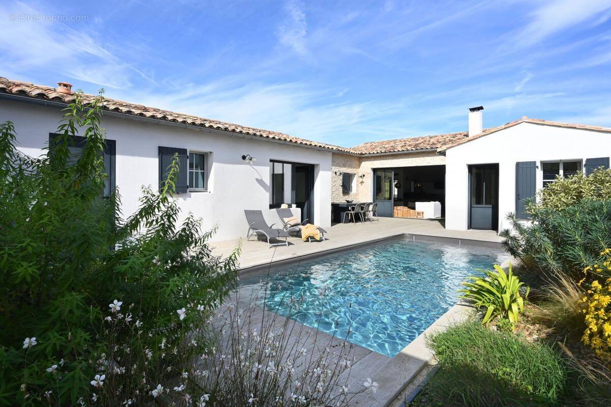 Maison à SAINT-CLEMENT-DES-BALEINES