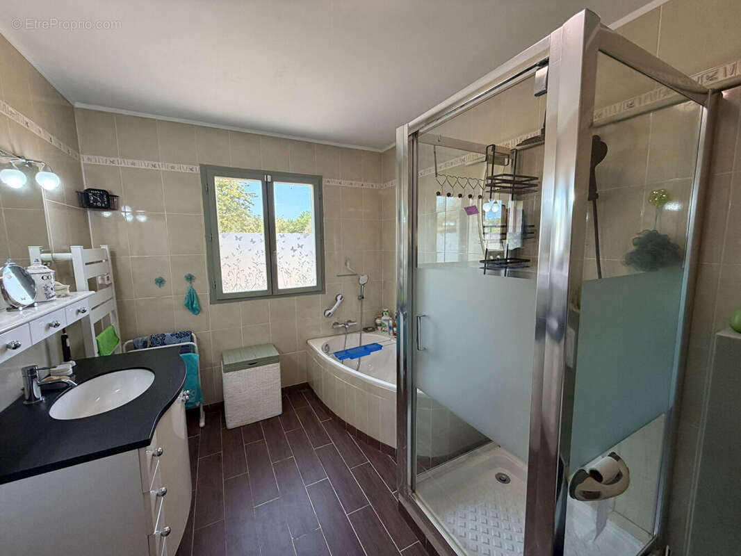 Maison de plain-pied avec piscine sur 3,65 hectares de terrain clos et arboré - photo 12