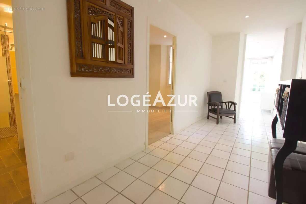 Appartement à VALLAURIS