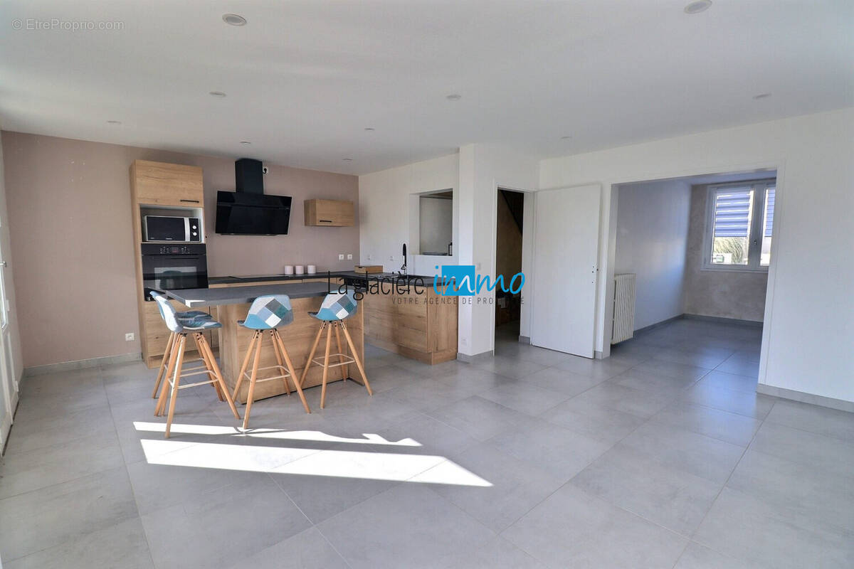 Maison avec terrasse_LA GLACIERE IMMO CLERMONT-FERRAND - Maison à CLERMONT-FERRAND