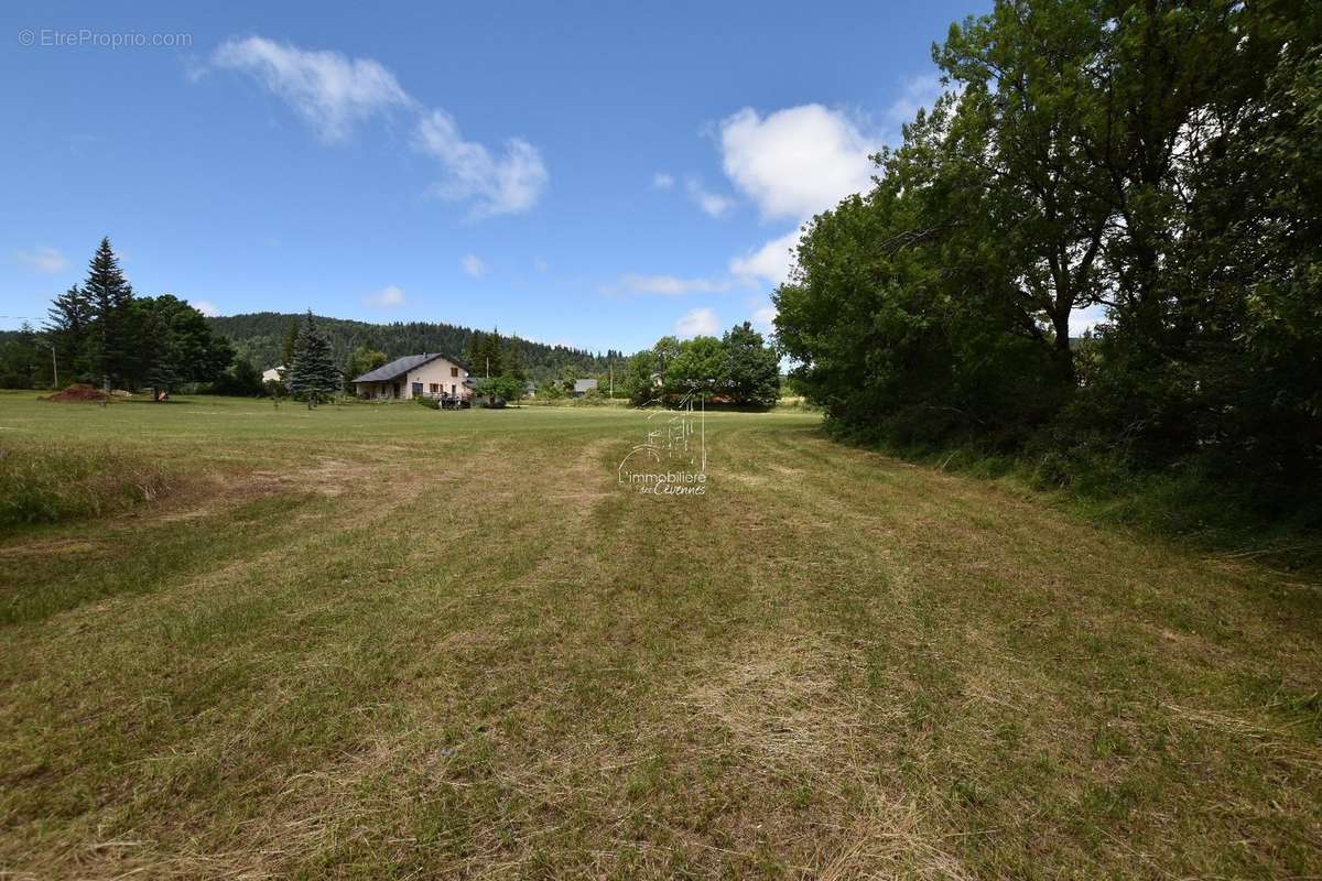 Terrain à SAINT-SAUVEUR-CAMPRIEU