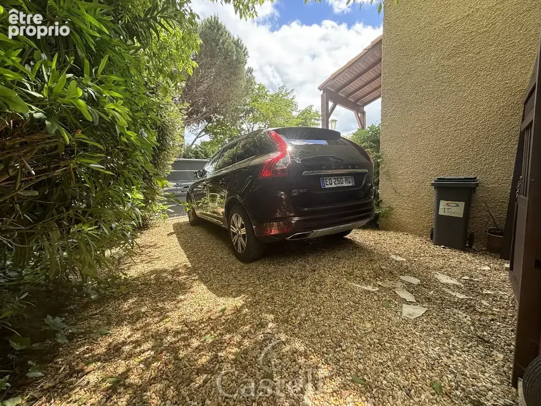 Agde  Maison T6 d'environ 110 m² sur une parcelle de 400 m² avec piscine et garage - photo 14