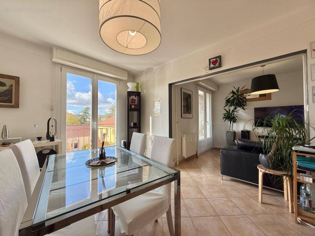 Appartement à CHENOVE