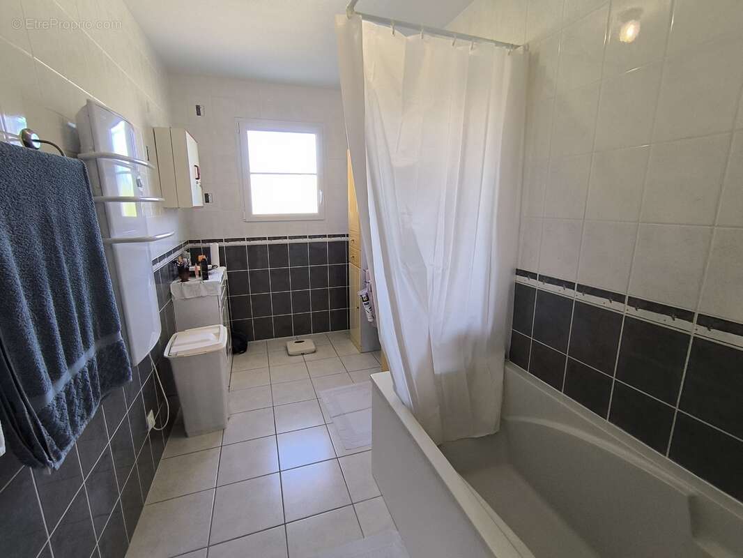 Maison 106 m² à La Couronne  - photo 240