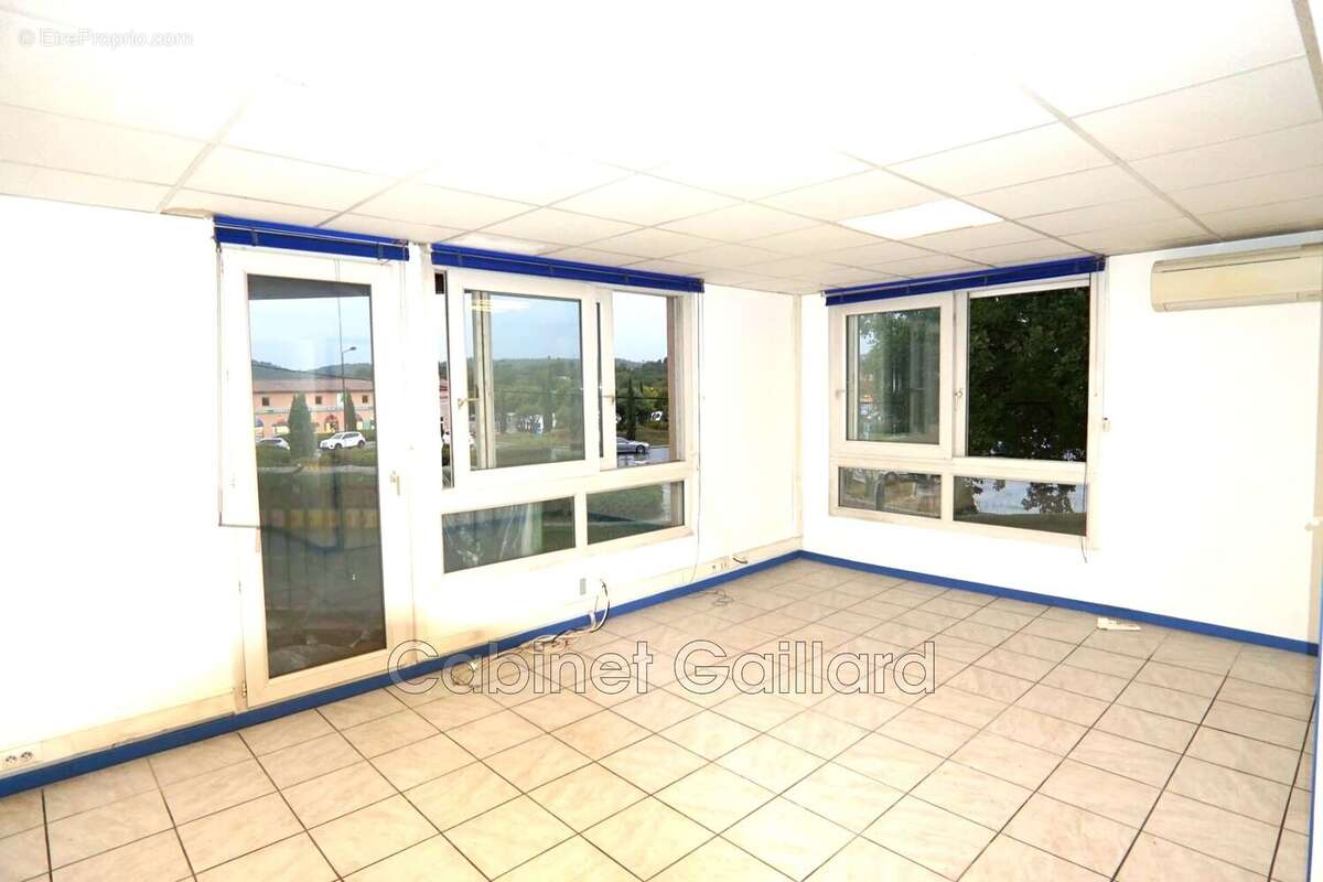 Commerce 122 m² à Callian  - photo 5