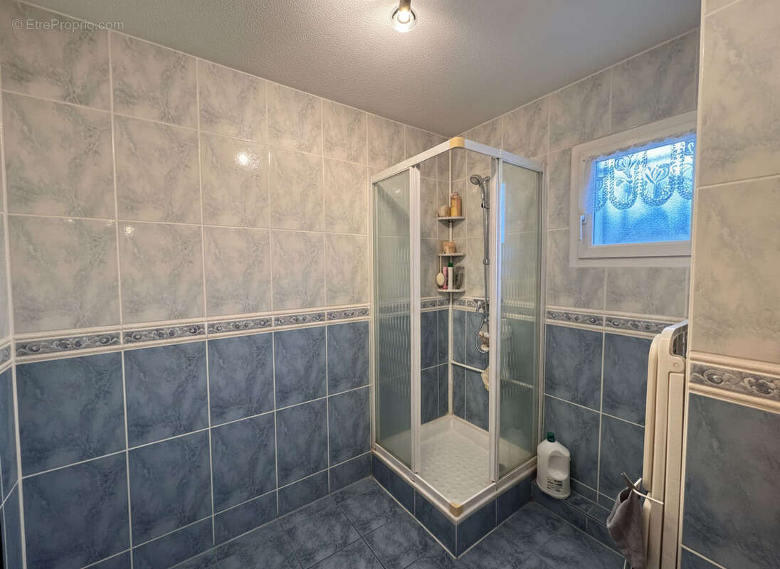 Appartement à ANGRESSE