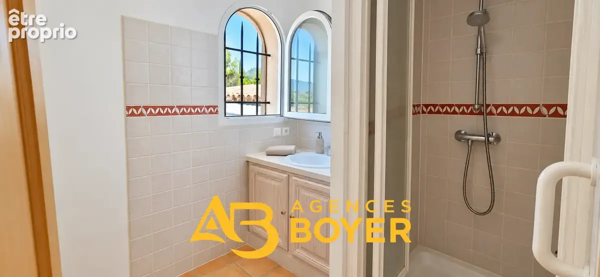 La Cadière-d’Azur   Villa à vendre de 210 m2 avec vue mer, piscine et appartement indépendant - photo 11