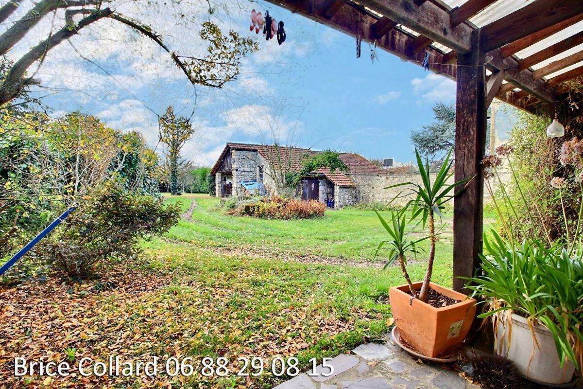 Maison à MOGNEVILLE