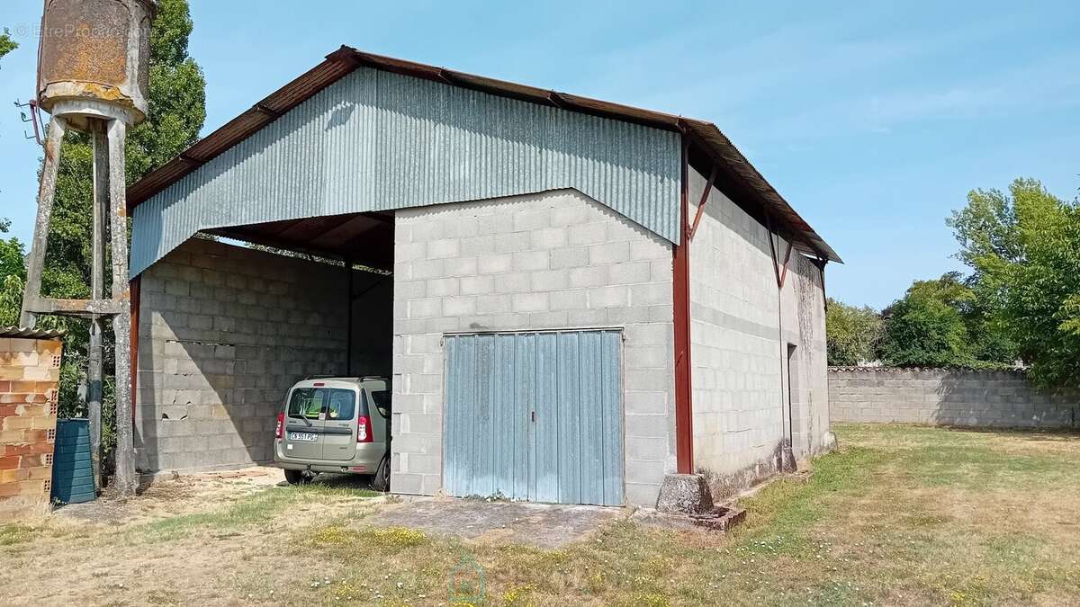 Jolie maison de village avec terrain et dépendances - photo 16