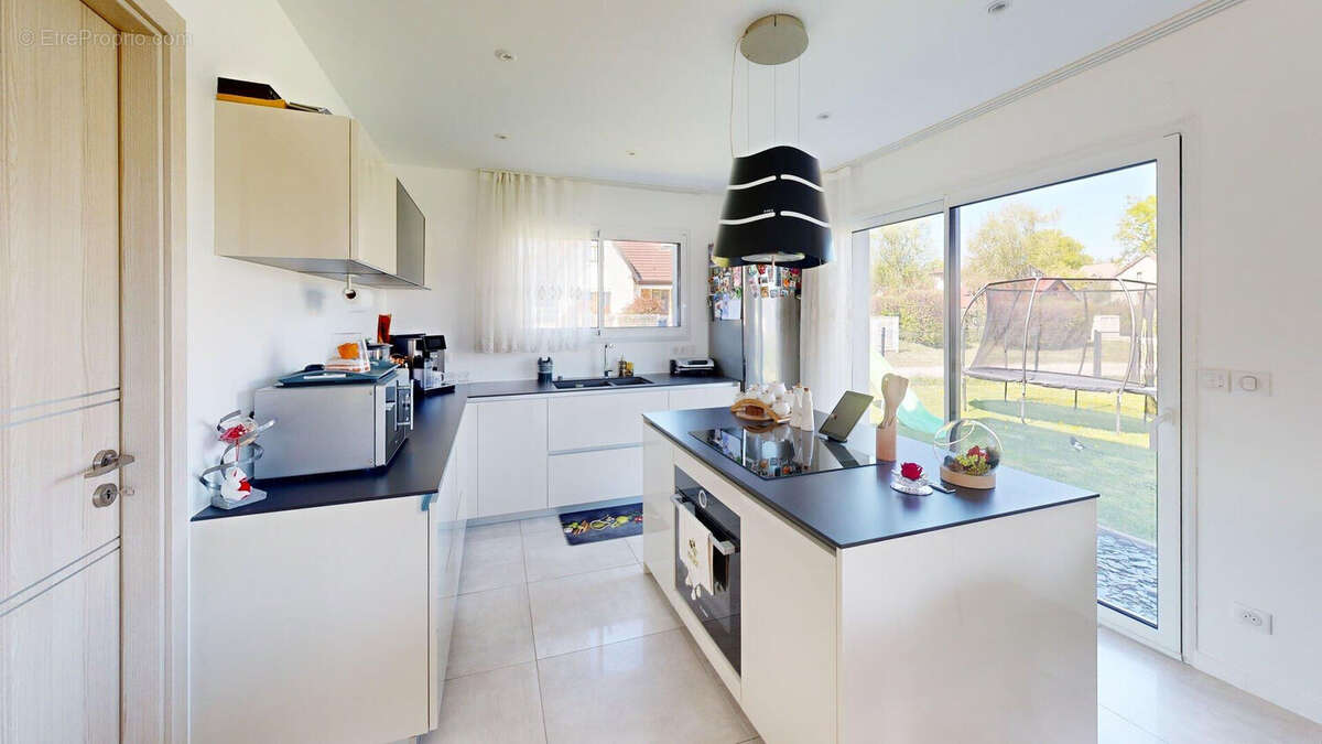 Maison à SERRE-LES-SAPINS