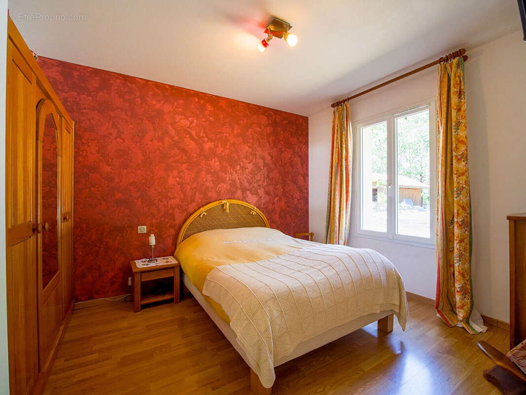 Maison familiale avec piscine et dépendances - photo 6