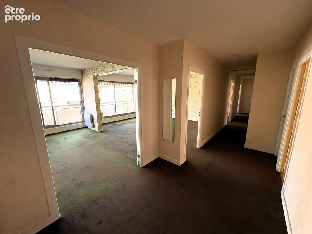 Appartement t5 / 3 chambres / balcon  / ascenseur / parking privatif en sous-sol / cave / hyper-centre de cler - photo 4