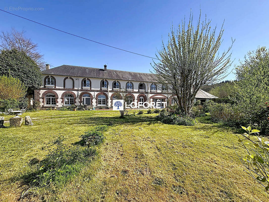 Ancien relais de poste de caractère à Valmont . 246 m² habitables . Jardin clos de 1 061 m² - photo 4