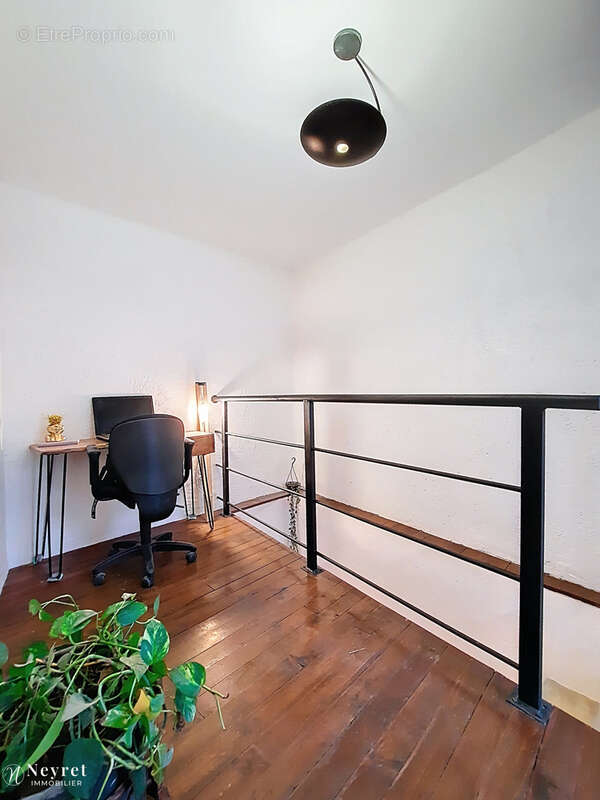 Communay - Maison de ville 151m2 - 4 chambres avec espace bureau - Cour privative de 35m2 - photo 8