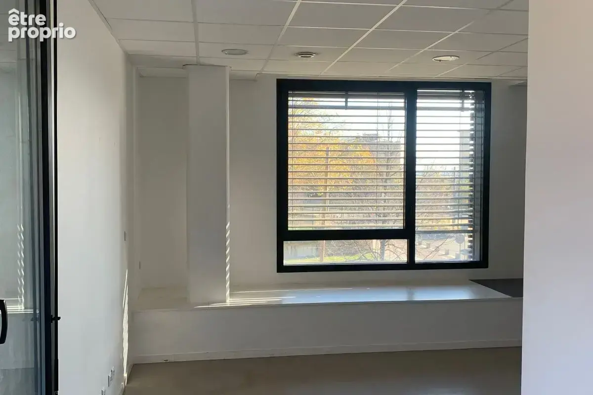 Local professionnel de 40 m² - Lyon 9 - photo 3