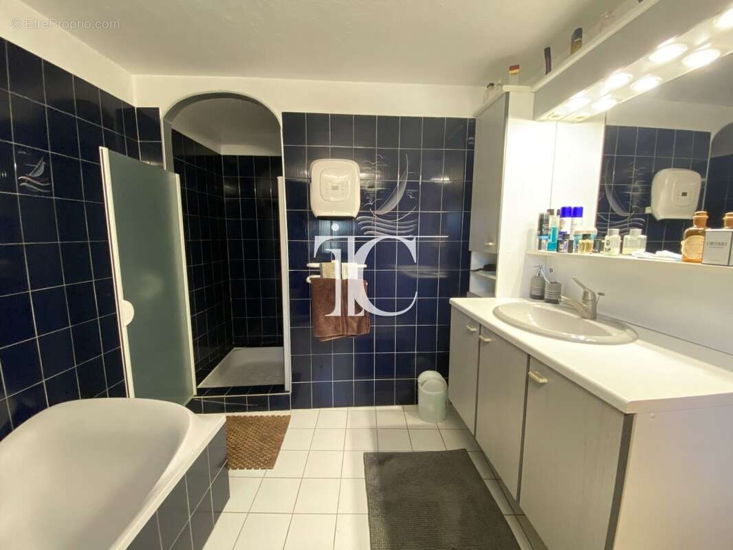 Mas 140m2 renove + 317 m2 dependances, piscine sur 3235 m2. - photo 10