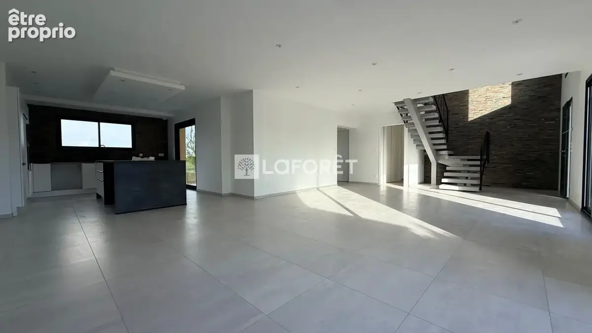 Maison moderne entièrement rénovée 4 chambres avec sous-sol et jardin PREAUX - photo 3