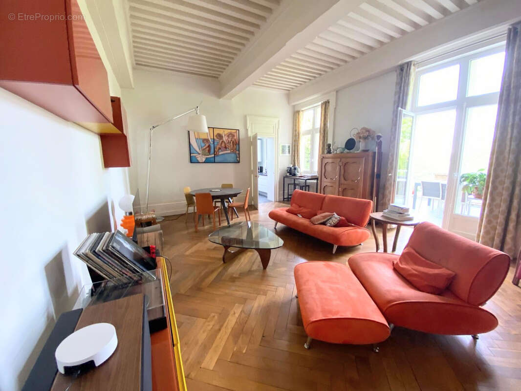 Appartement à COLLONGES-AU-MONT-D'OR