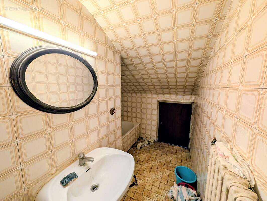 Sdb commune - Appartement à THYEZ