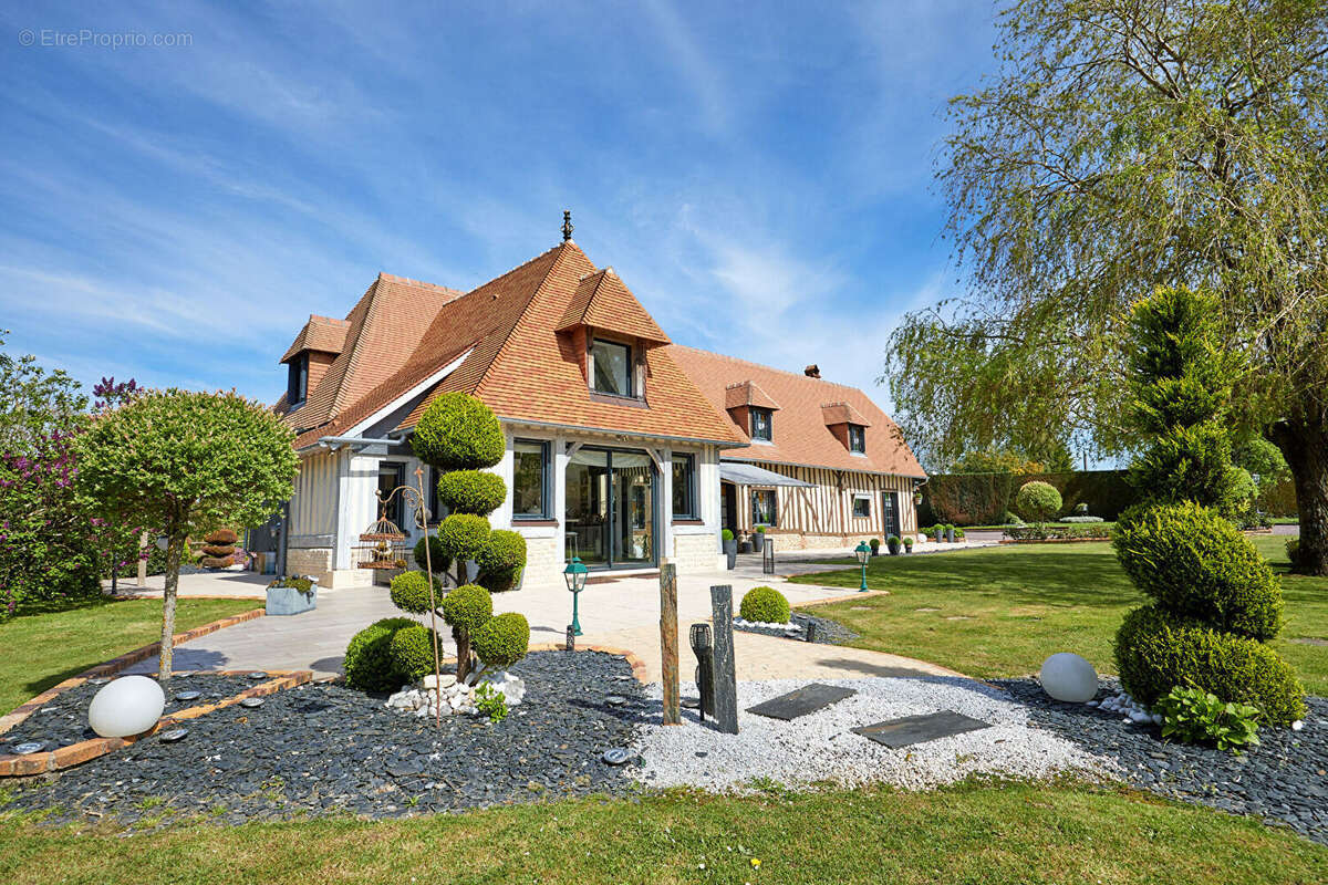 Maison à FAUGUERNON