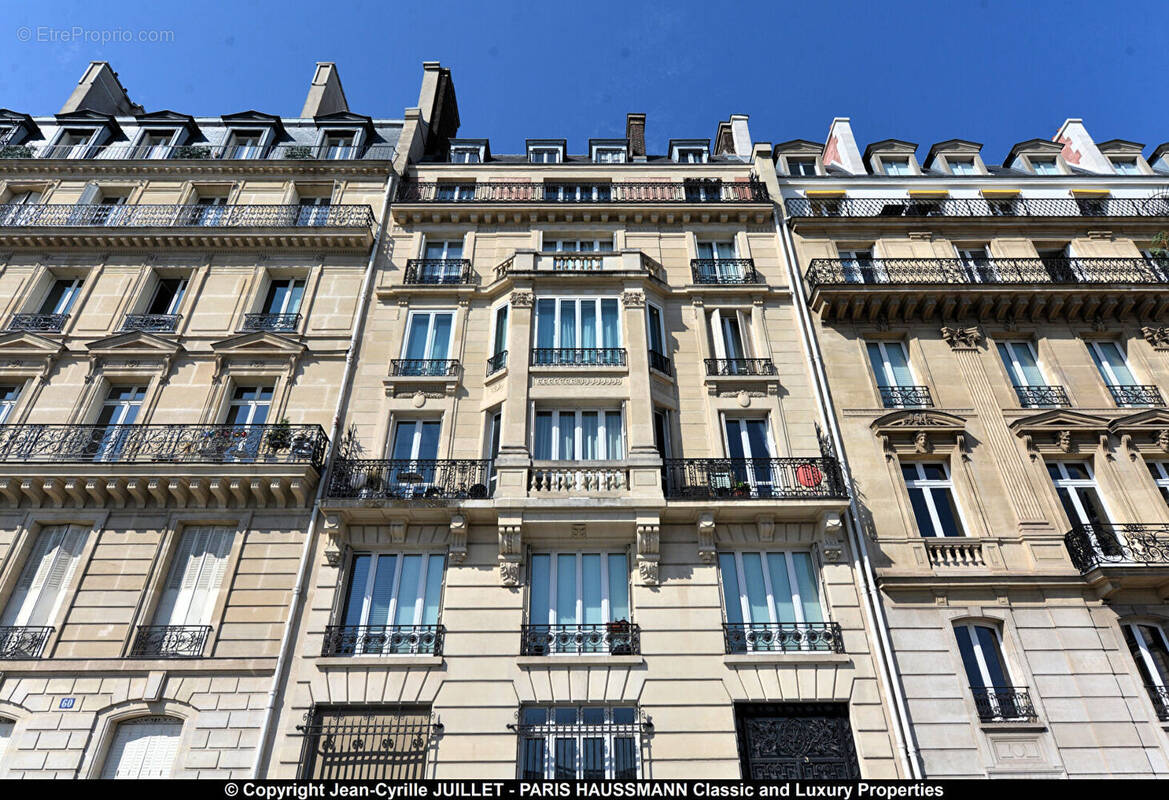 Appartement à PARIS-8E
