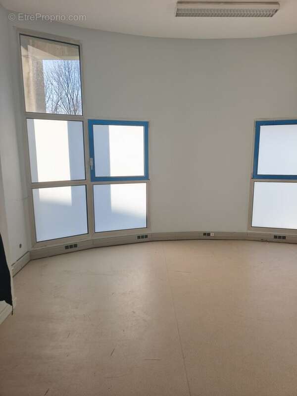 Commerce à HEROUVILLE-SAINT-CLAIR