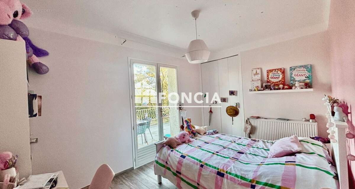 Maison à SAINT-CLEMENT-DE-RIVIERE