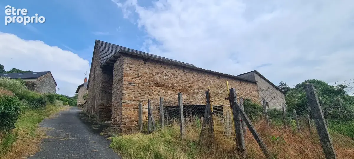 Magnifique corps de ferme en pierre avec terrain attenant à Palazinges - photo 10