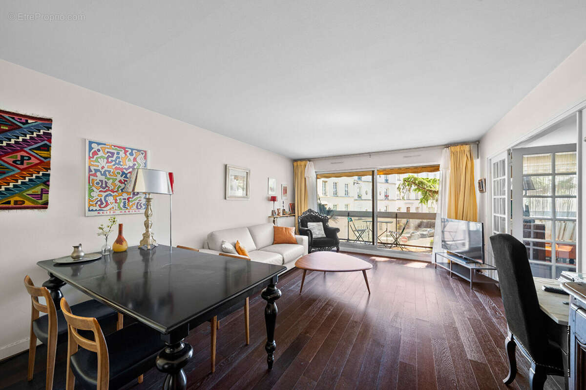 Appartement à PARIS-14E