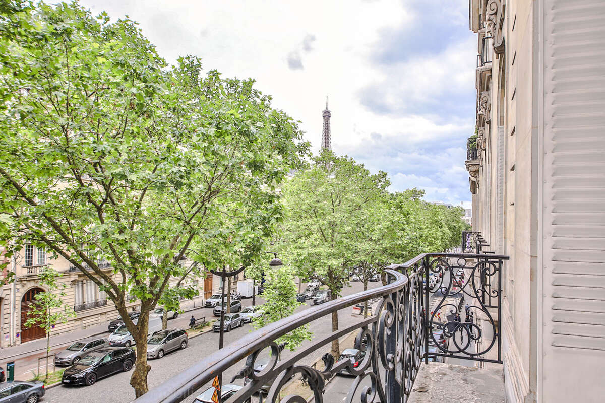 Appartement à PARIS-16E