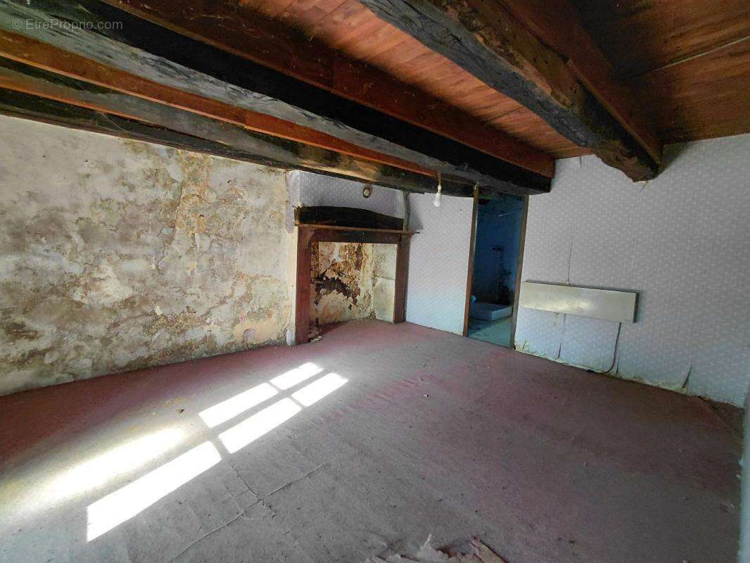 Maison à ANGLARDS-DE-SALERS